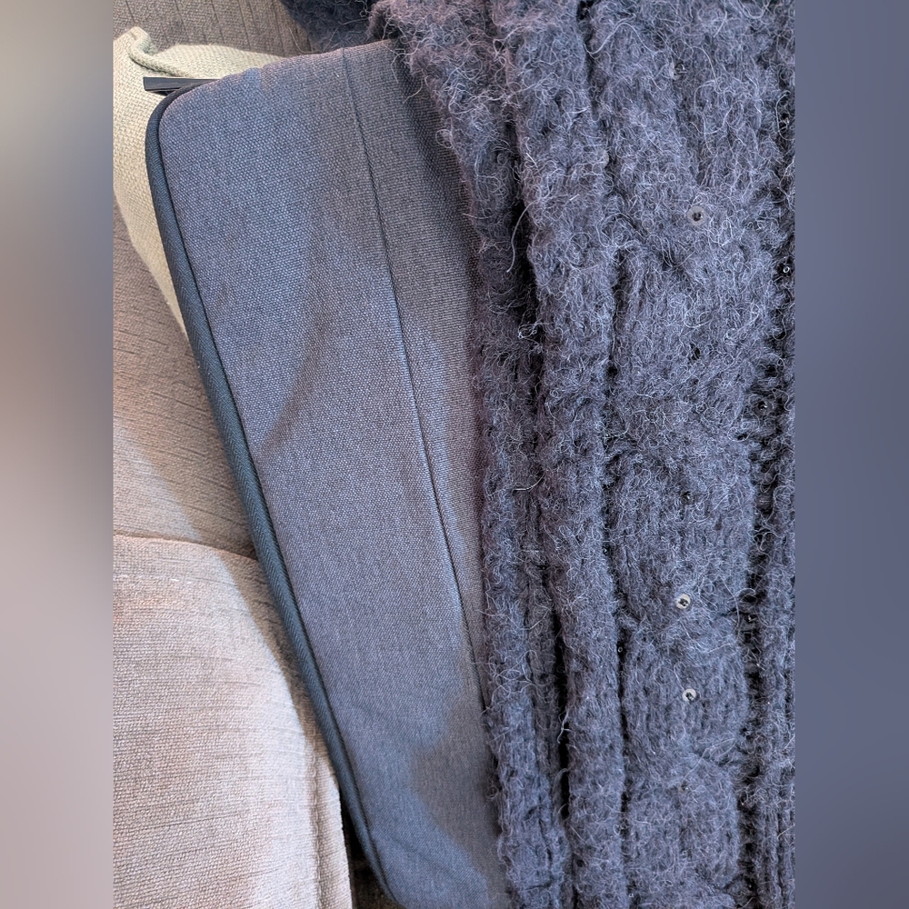 NWT Juicy Couture Dark Gray/Charcoal Cable Knit Scarf - Picture 7 of 8